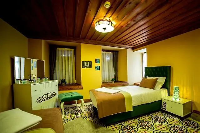 Sanart Guest House & Loca Garden Bergama