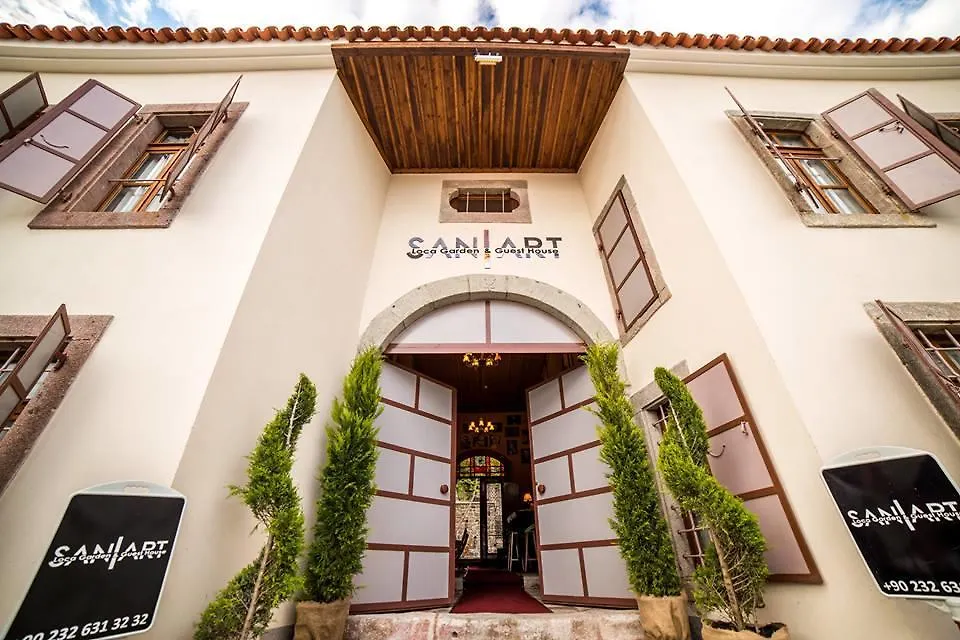 Sanart Guest House & Loca Garden Bergama