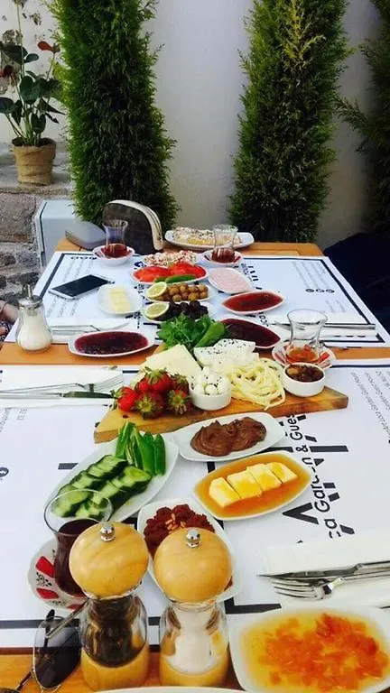 Sanart Guest House & Loca Garden Bergama