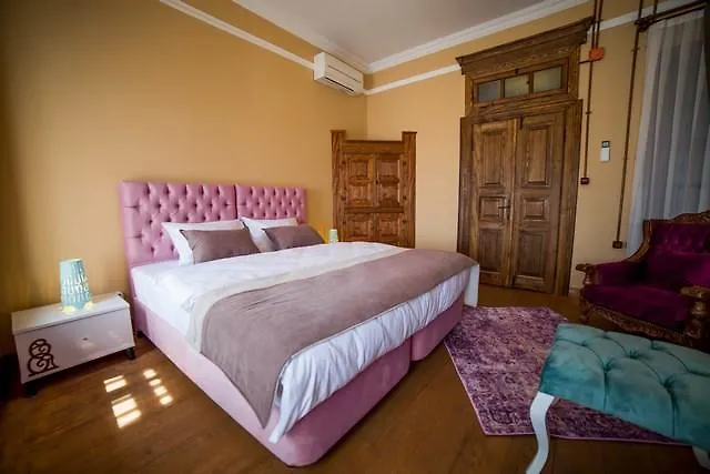 Sanart Guest House & Loca Garden Bergama